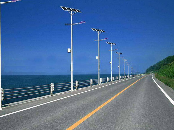 农村道路照明用太阳能路灯好，还是市电路灯好？